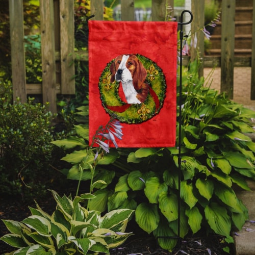 Carolines Treasures SC9101GF Beagle Christmas Wreath Garden Flag Perspective: back