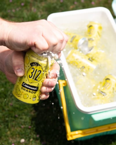 Goose Island 312 Lemonade Shandy Perspective: back