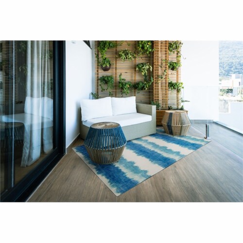Linon Indoor Outdoor Washable Beck Polyester Accent 3'x5' Rug in Ivory and Blue Perspective: back
