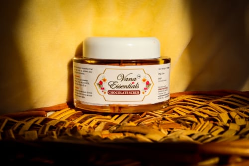 Vana Essentials Organic Chocolate Face Scrub 50 gms (with Walnut Shell Powder) Perspective: back