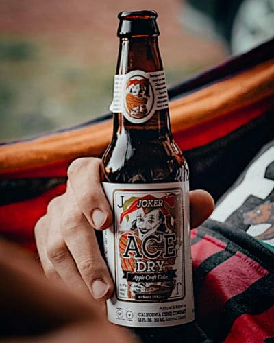 Ace Joker Dry Hard Cider Perspective: back