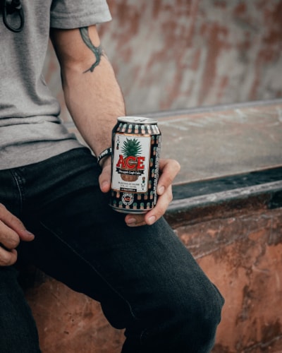 Ace Pineapple Cider Perspective: back