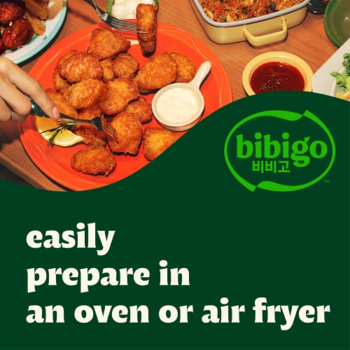 CJ Bibigo Korean Style Crunchy Fried Chicken with Soy Garlic Sauce Frozen Meal Perspective: back