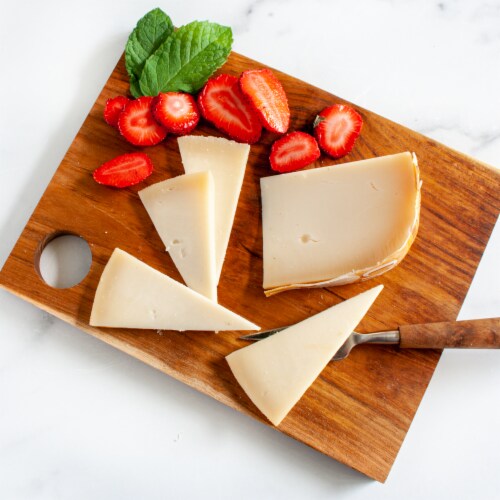 HoneyBee Goat Gouda - 10lb Whole Wheel - Cheese Storge Bag Set Perspective: back