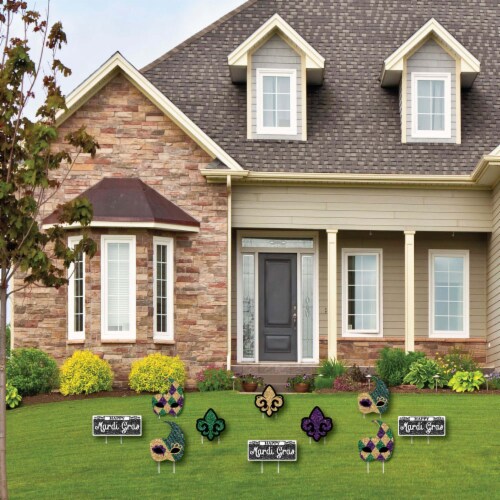 mardi gras yard decor