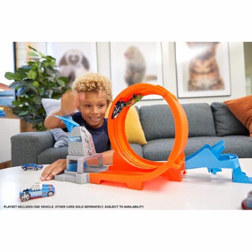 Hot Wheels Loop Stunt Champion Track Set with Dual-Track Loop, Dual Launch Perspective: back