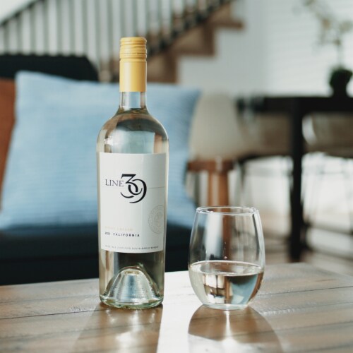 Line 39 California Pinot Grigio 750 ml Perspective: back