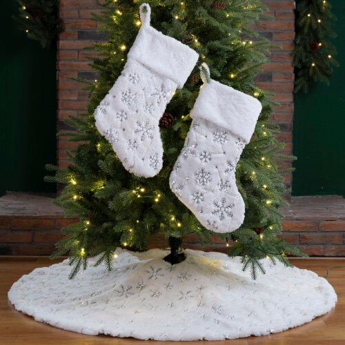 Glitzhome Plush Stockings and Tree Skirt - White Perspective: back