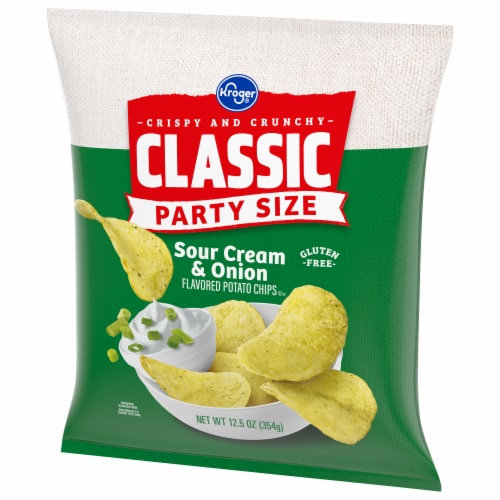 Kroger® Crispy & Crunchy Sour Cream & Onion Potato Chips Perspective: bottom