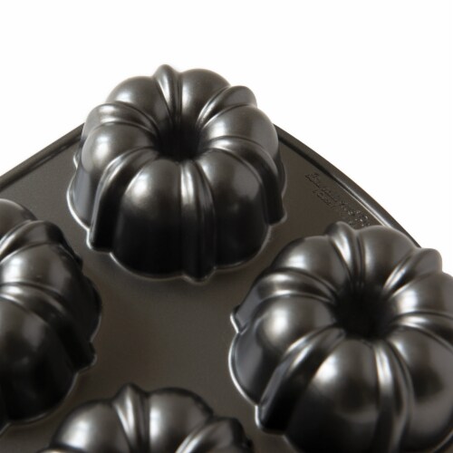 CLASSIC BUNDTLETTE PAN Perspective: bottom