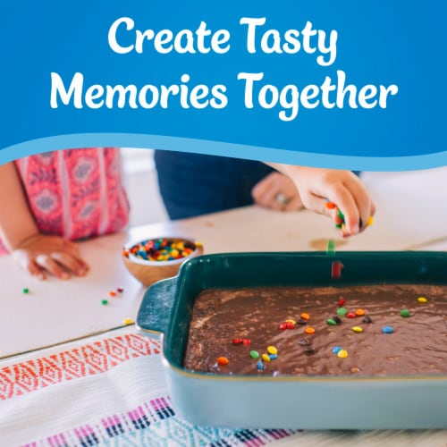 Pillsbury Family Size Milk Chocolate Brownie Mix Perspective: bottom