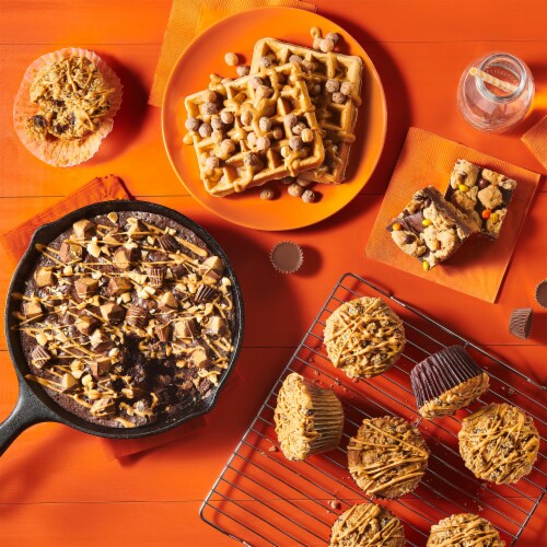 Betty Crocker REESE'S Brownie Mix With REESE’S Peanut Butter Chips Perspective: bottom