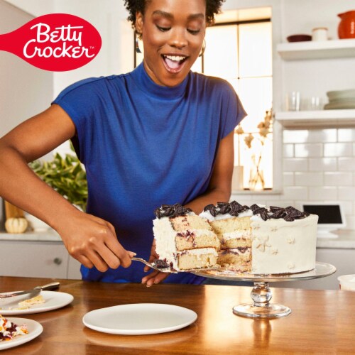Betty Crocker OREO Crème Flavored Gluten Free Whipped Frosting Perspective: bottom