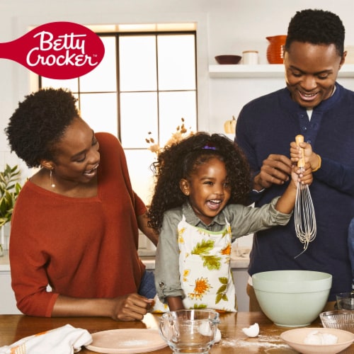 Betty Crocker Lower Sugar Yellow Cake Mix Perspective: bottom