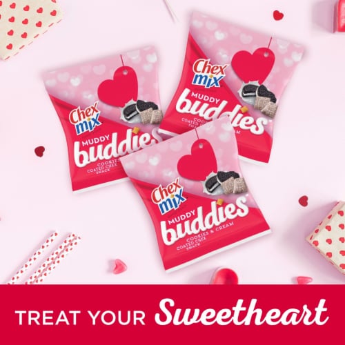 Chex Mix Valentine's Cookies and Cream Muddy Buddies Bulk Lunch Box Snack Bags Perspective: bottom