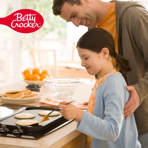 Betty Crocker™ Bisquick™ Giant Size Original Pancake & Baking Mix Perspective: bottom
