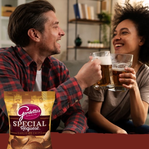 Gardetto's Snack Party Mix Roasted Garlic Rye Chips Snack Bag Perspective: bottom