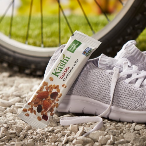 Kashi Trail Mix Chewy Granola Bars Perspective: bottom