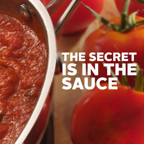Hunt's 100% Natural Tomato Sauce Perspective: bottom