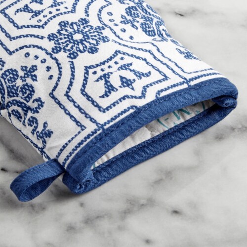 Martha Stewart Stripe Medallion Oven Mitts Perspective: bottom