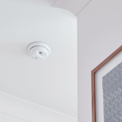 First Alert Hardwired 120V Ionization Carbon Monoxide and Smoke Alarm Perspective: bottom