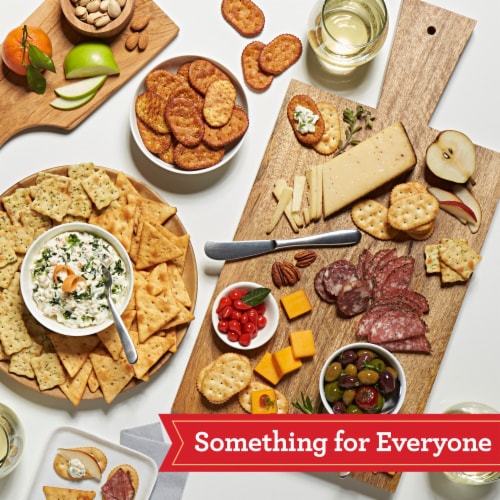 Town House® Flatbread Crisps Sea Salt and Olive Oil Oven Baked Snack Crackers Perspective: bottom