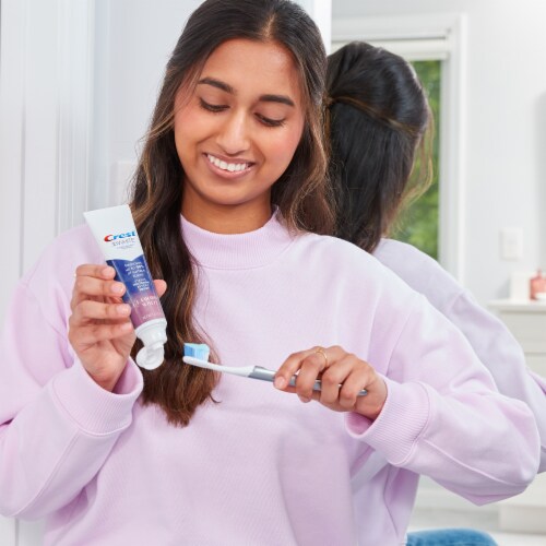 Crest 3D White Glamorous White Teeth Whitening Toothpaste Perspective: bottom