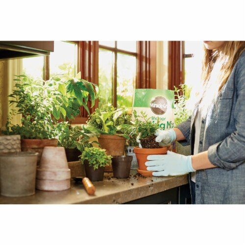 Miracle-Gro® Indoor Potting Mix Perspective: bottom