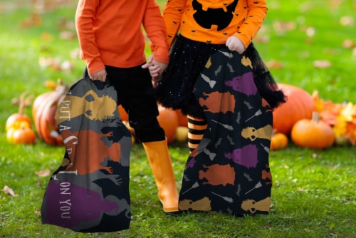 Jay Franco Hocus Pocus Trick or Treat Pillowcase Perspective: bottom