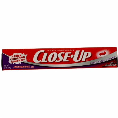 Close-Up Ultra Cinnamon Flavor Blast Freshening Toothpaste Perspective: bottom