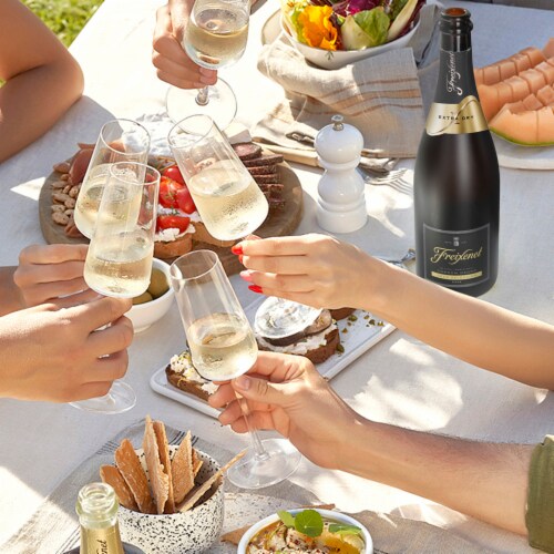 Freixenet Extra Dry Cordon Negro Cava Spain Sparkling Wine Perspective: bottom