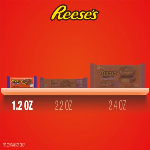 REESE'S Milk Chocolate Peanut Butter Pumpkins Halloween Candy Pack Perspective: bottom