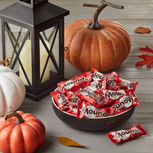 MOUNDS Dark Chocolate and Coconut Snack Size Halloween Candy Bag Perspective: bottom
