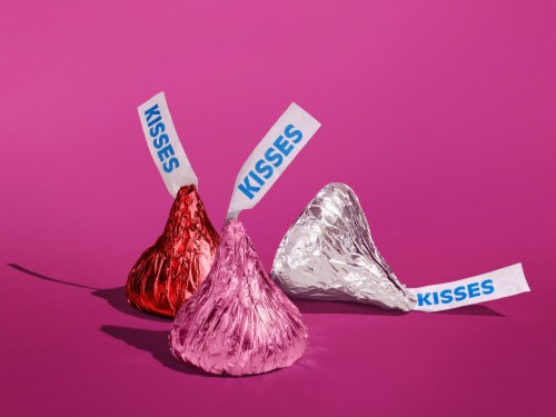 Hershey's Kisses Valentine's Milk Chocolates Family Bag Perspective: bottom