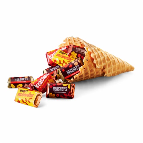 HERSHEY'S Miniatures Assorted Chocolate Halloween Candy Bag Perspective: bottom