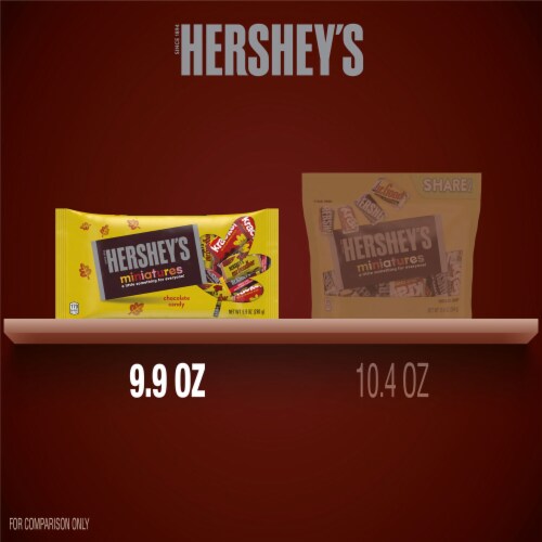 HERSHEY'S Miniatures Assorted Chocolate Halloween Candy Bag Perspective: bottom