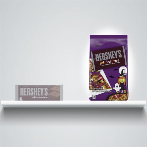 Hershey's Miniatures Halloween Candy Assortment Perspective: bottom