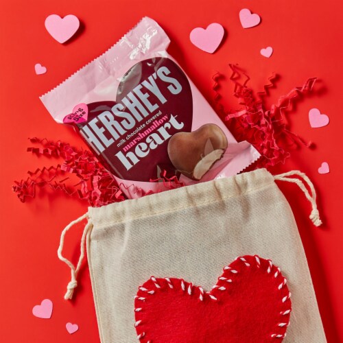 HERSHEY'S Milk Chocolate Covered Marshmallow Heart Valentine Candy Pack Perspective: bottom