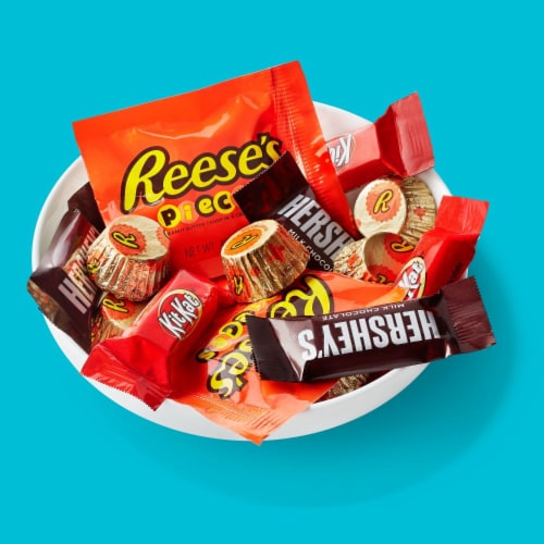 HERSHEY'S KIT KAT® and REESE'S Miniatures Assorted Flavored Candy Share Pack Perspective: bottom