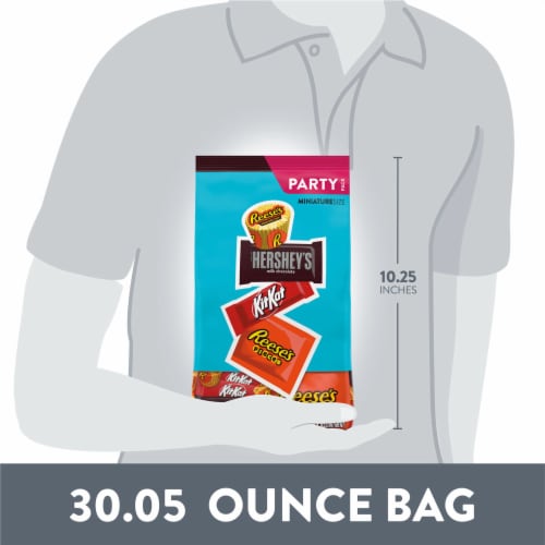 HERSHEY'S KIT KAT® and REESE'S Assorted Flavored Candy Party Pack Perspective: bottom