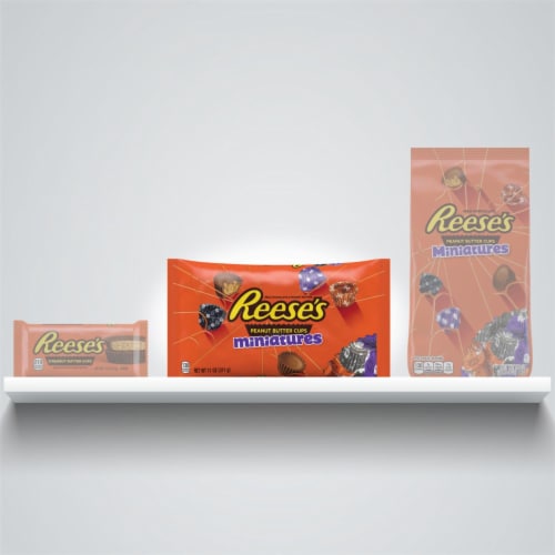 REESE'S Halloween Milk Chocolate Peanut Butter Cup Miniatures Candy With Spooky Foils Perspective: bottom