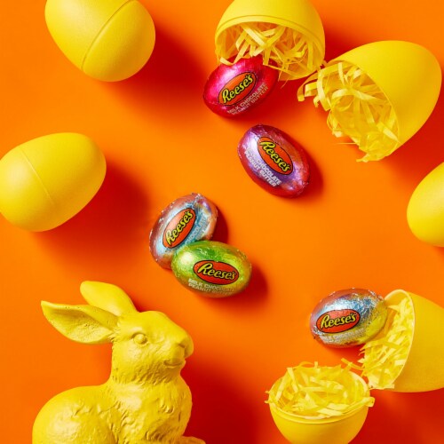 REESE'S Milk Chocolate Peanut Butter Creme Eggs Easter Candy Gift Box Perspective: bottom