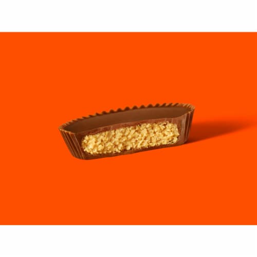 REESE'S Assorted Chocolate and Peanut Butter Snack Size Candy Party Bag Perspective: bottom