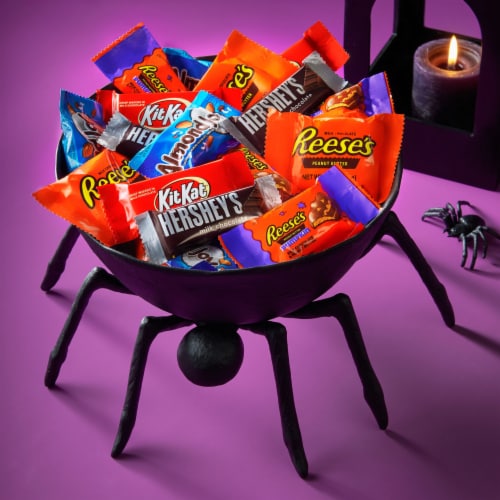 Hershey Assorted Flavored Snack Size Halloween Candy Variety Bag Perspective: bottom