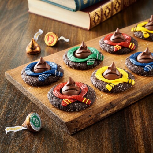 HERSHEY'S KISSES Milk Chocolate Harry Potter™ Halloween Candy Bag Perspective: bottom