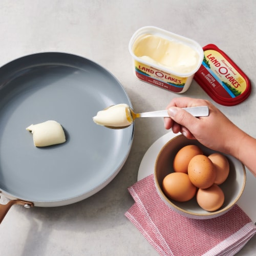 Land O Lakes Butter with Canola Oil Spreadable Perspective: bottom