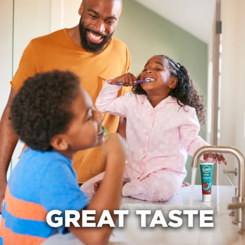 Tom's of Maine Toothpaste for Kids Fluoride-Free Natural Silly Strawberry Perspective: bottom