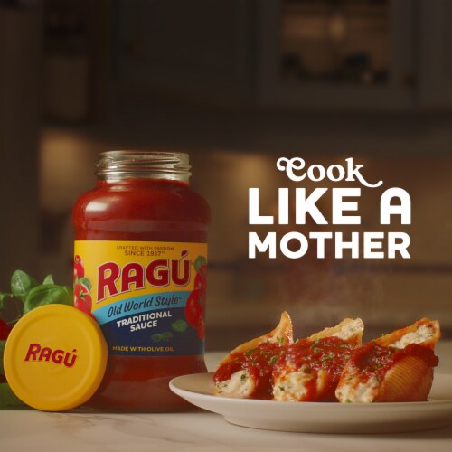 Ragu Roasted Garlic Parmesan Sauce Perspective: bottom