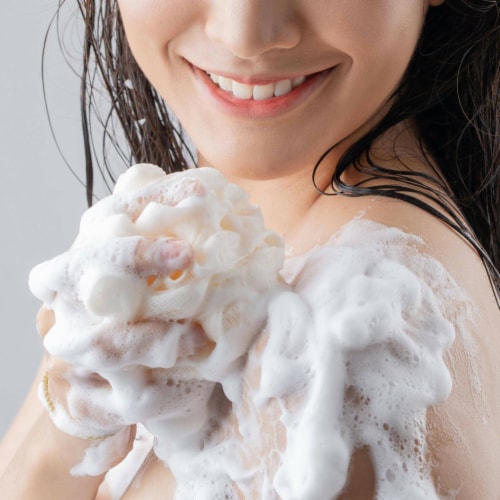 Olay Moisture Ribbons Plus Shea + Lavender Oil Body Wash Perspective: bottom