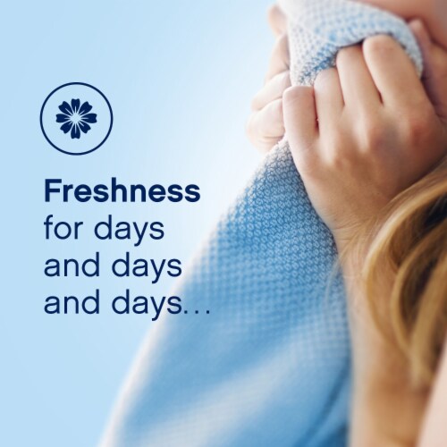 Downy Ultra April Fresh Liquid Fabric Conditioner Fabric Softener Perspective: bottom